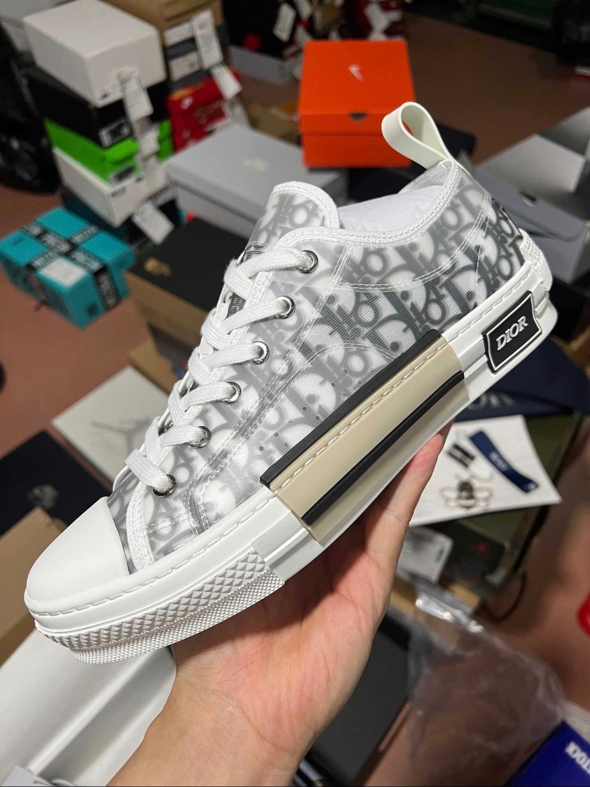 DIOR-B23 League Low-top sneakers white an black